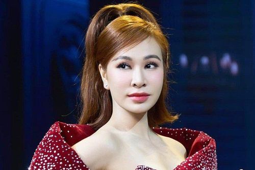 Ca sĩ Uyên Linh: Độc thân tuổi 37, lột xác gợi cảm ở 'Chị đẹp'