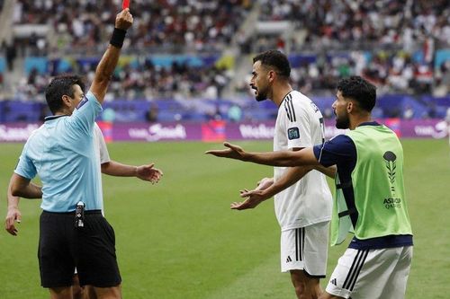 HLV ĐT Iraq: 'Không thể đuổi cầu thủ vì họ ăn mừng bàn thắng'