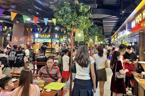 Tp.HCM: Nguồn cung hàng hóa dồi dào, tìm cách tiếp cận người tiêu dùng