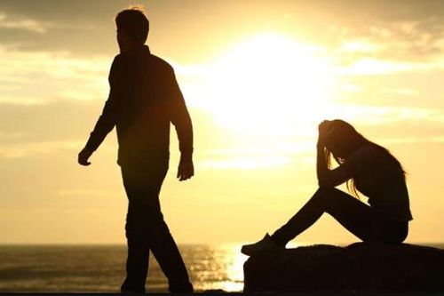 Chia tay được 2 tháng, chồng cũ đưa trả một bọc tiền khiến tôi bàng hoàng căm hận