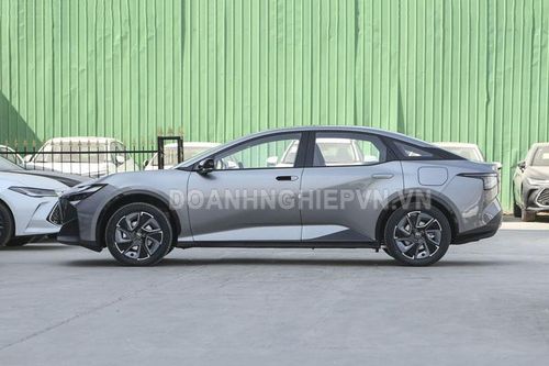 Toyota giới thiệu xe sedan cực 'chất', công suất 245 mã lực, giá 555 triệu đồng