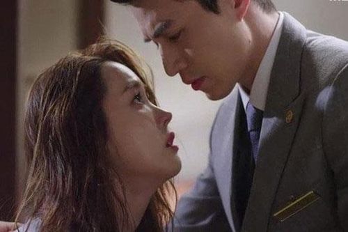 Sát ngày cưới, anh rể bất ngờ mang đơn ly hôn kèm theo túi tiền 2 tỷ đến đền bù tuổi xuân cho chị gái tôi