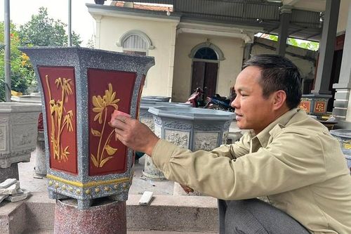 Nghề đúc chậu cảnh xi măng tất bật vào mùa dịp cận Tết Nguyên đán