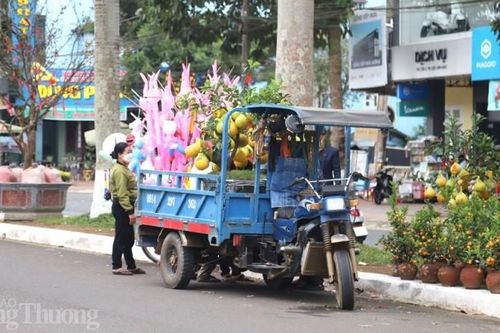 Hà Nội: Xe ôm 'chở Tết về nhà' đút túi tiền triệu mỗi ngày