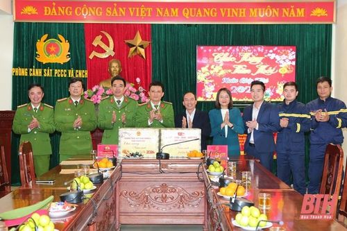 Phó Chủ tịch Thường trực HĐND tỉnh Lê Tiến Lam thăm, chúc tết cán bộ, chiến sĩ Phòng Cảnh sát phòng cháy, chữa cháy và cứu nạn, cứu hộ