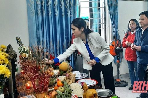 Thăm hỏi, động viên gia đình có người bị thiệt mạng do hỏa hoạn ở huyện Vĩnh Lộc
