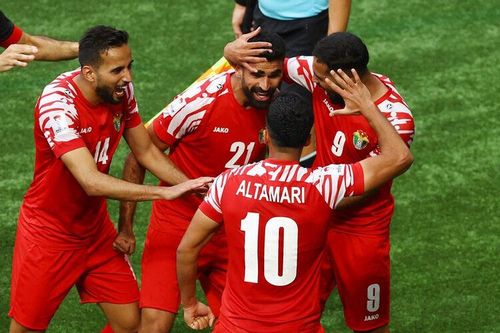 Thắng Iraq siêu kịch tính, Jordan thẳng tiến tứ kết Asian Cup