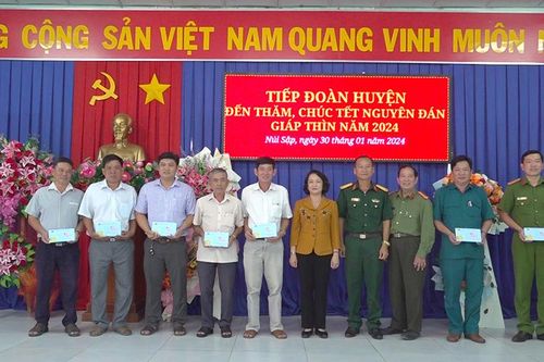 Bí thư Huyện ủy Thoại Sơn kiểm tra tình hình trước dịp Tết nguyên đán tại thị trấn Núi Sập và 2 xã: Bình Thành, Thoại Giang