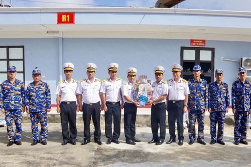 'Tết vui tươi, lành mạnh, an toàn, tiết kiệm, sẵn sàng chiến đấu cao'