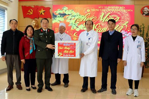 Thăm, tặng quà các đơn vị, gia đình chính sách huyện Tủa Chùa