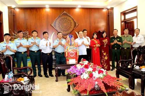 Phó bí thư Tỉnh ủy thăm, chúc Tết các đơn vị quân đội tại TP.HCM