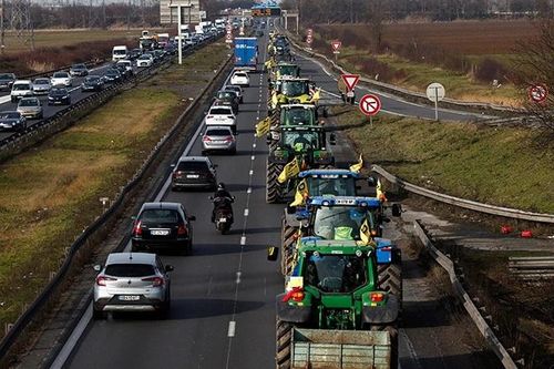 Thủ tướng Pháp kêu gọi xem xét đáp ứng yêu cầu của nông dân