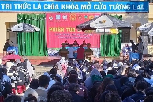Phiên tòa giả định tuyên truyền, phổ biến, giáo dục pháp luật về an toàn giao thông tại huyện Kbang