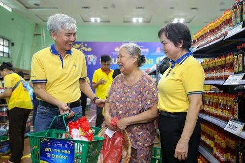 Lan tỏa tinh thần 'Không để ai bị bỏ lại phía sau' ở siêu thị mini 0 đồng