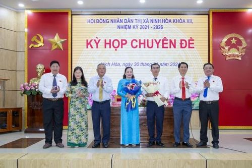 HĐND thị xã Ninh Hòa: Bầu Chủ tịch và Phó Chủ tịch UBND thị xã Ninh Hòa