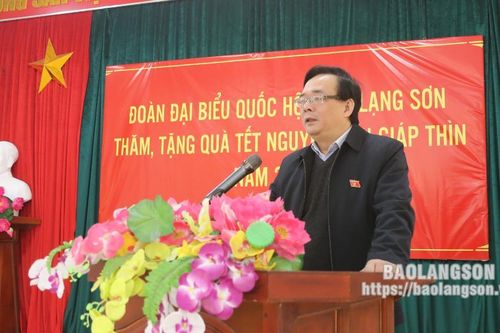Đoàn Đại biểu Quốc hội tỉnh tặng quà tết tại huyện Lộc Bình