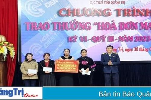 Trao thưởng chương trình 'Hóa đơn may mắn' kỳ VI, quý III, năm 2023