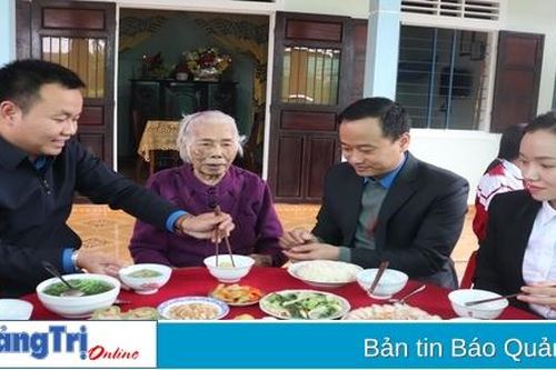 Ấm áp với chương trình 'Tất niên cùng Mẹ'