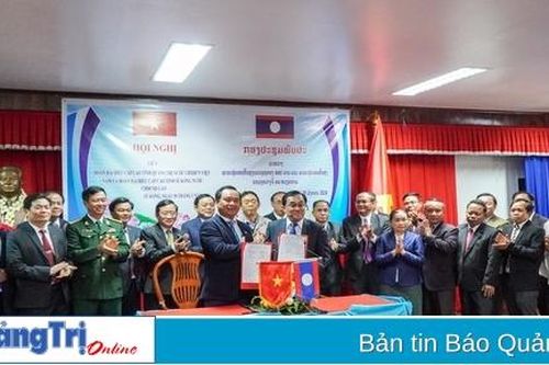 Ký kết biên bản ghi nhớ hợp tác hai tỉnh Quảng Trị - Sekong