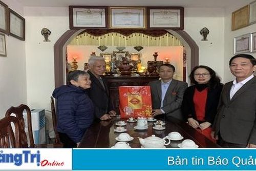Phó Chủ tịch HĐND tỉnh Nguyễn Trần Huy thăm, chúc tết các gia đình chính sách và các đồn biên phòng