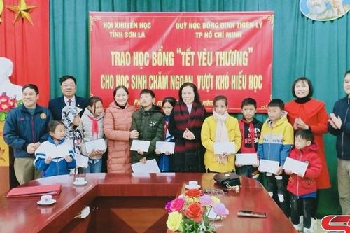 Hội Khuyến học trao 438 suất quà và học bổng, trị giá 224 triệu đồng
