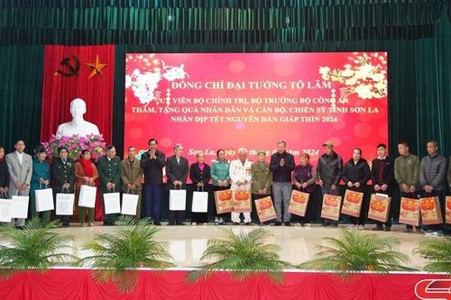 Đoàn công tác của Bộ Công an thăm, chúc Tết tại tỉnh ta