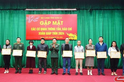 Bộ CHQS tỉnh gặp mặt các cơ quan thông tấn, báo chí