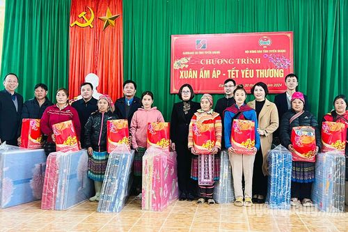 Tổ chức Chương trình 'Xuân ấm áp - Tết yêu thương' tại thôn Ngòi Nghìn