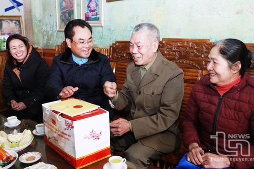 Góp Tết với gia đình người có công