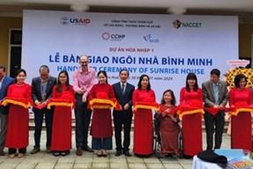 Bàn giao và ra mắt Ngôi nhà Bình Minh - địa chỉ tạm lánh cho người bị bạo hành