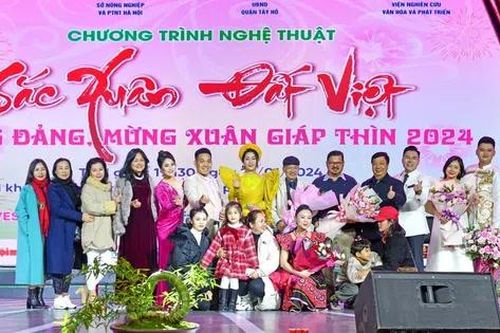 NSƯT Hương Giang để lại những ấn tượng đặc biệt qua Chương trình Nghệ thuật 'Sắc Xuân Đất Việt 2024'