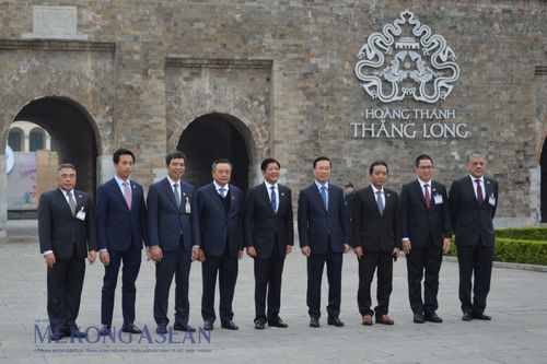 Chủ tịch nước cùng Tổng thống Philippines thăm Hoàng thành Thăng Long