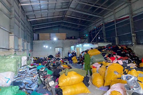 Bắc Giang: Thu giữ gần 1.900 áo khoác không rõ nguồn gốc