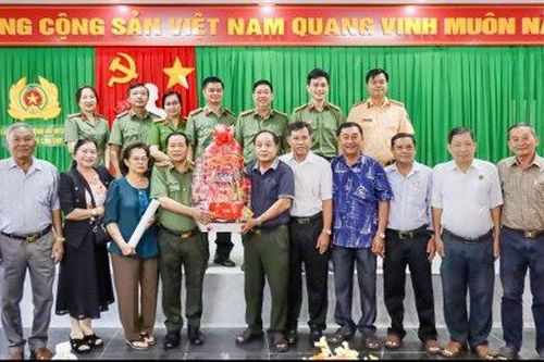 Giám đốc Công an TP Cần Thơ thăm, chúc Tết gia đình các đồng chí nguyên lãnh đạo Đảng, Nhà nước và Công an thành phố