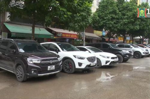 Giá cao, dịch vụ cho thuê xe tự lái vẫn hút khách