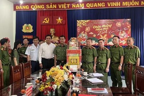 Trung tướng Lê Hồng Nam thăm, chúc Tết tại tỉnh Bình Dương