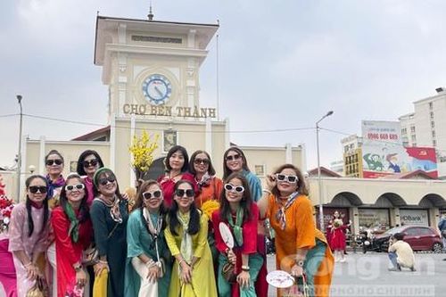 Ngày hội văn hóa dân gian 'Xuân gắn kết - Tết yêu thương' tại chợ Bến Thành