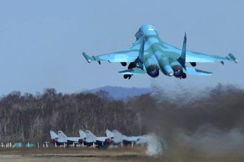 Cận cảnh tiêm kích ném bom Su-34 Nga oanh tạc mục tiêu ở Ukraine