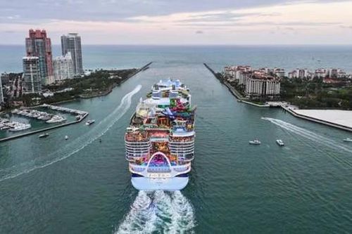 Du thuyền lớn gấp 5 lần tàu Titanic ra khơi, mang theo mối lo tiềm ẩn
