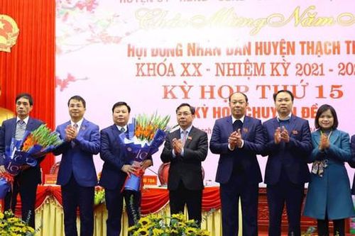 Ông Phùng Khắc Sơn được bầu làm Phó Chủ tịch UBND huyện Thạch Thất, nhiệm kỳ 2021-2026
