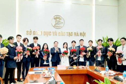 Hà Nội: Gặp mặt 13 học sinh giỏi dự kỳ thi chọn đội tuyển thi quốc tế năm 2024