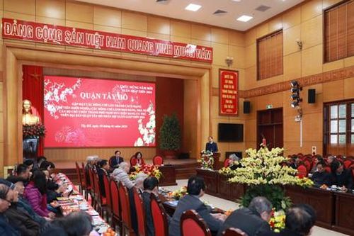 Quận Tây Hồ gặp mặt các đồng chí lão thành cách mạng và nguyên lãnh đạo thành phố