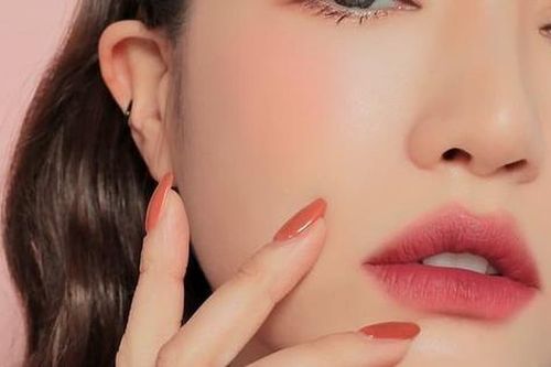 Cách tô son để không bị trôi và hạn chế khô môi