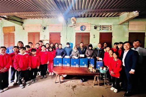Sưởi ấm những phận đời nơi 'xóm chạy thận'