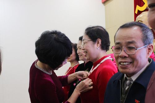 Trân trọng công lao đóng góp của Đảng viên cho sự nghiệp cách mạng