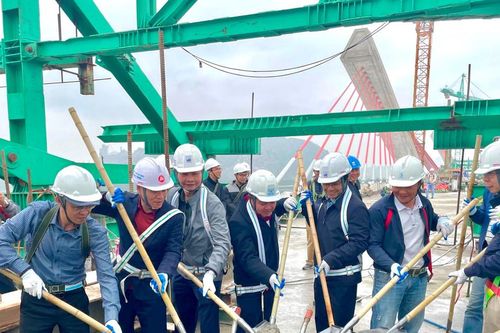 Hợp long cây cầu nối đôi bờ Quảng Ninh - Hải Phòng
