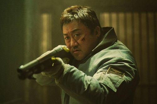 Ma Dong-seok cứu phim 'Thợ săn hoang mạc'