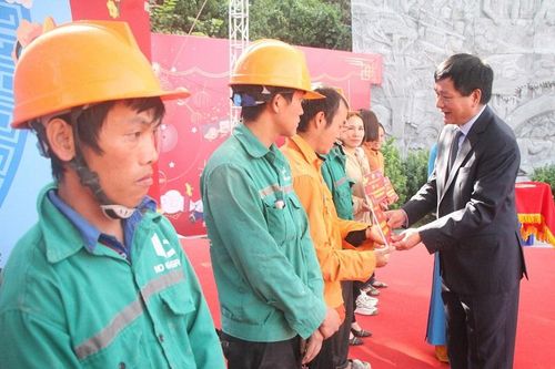 Gần 5.000 phần quà được trao đến đoàn viên, người lao động tại Điện Biên