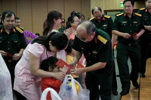 Chăm lo Tết cho thân nhân cán bộ, nhân viên công tác tại Bệnh xá đảo Trường Sa