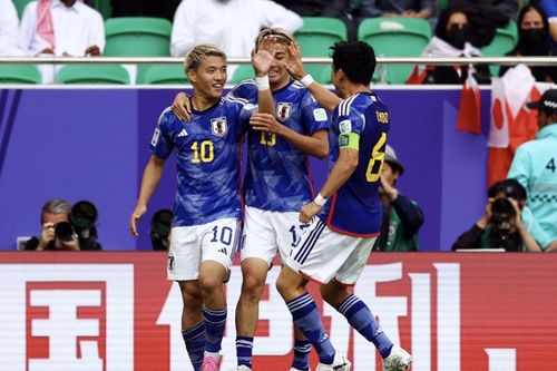 Thủ môn mắc lỗi, Nhật Bản vẫn tiến vào tứ kết Asian Cup